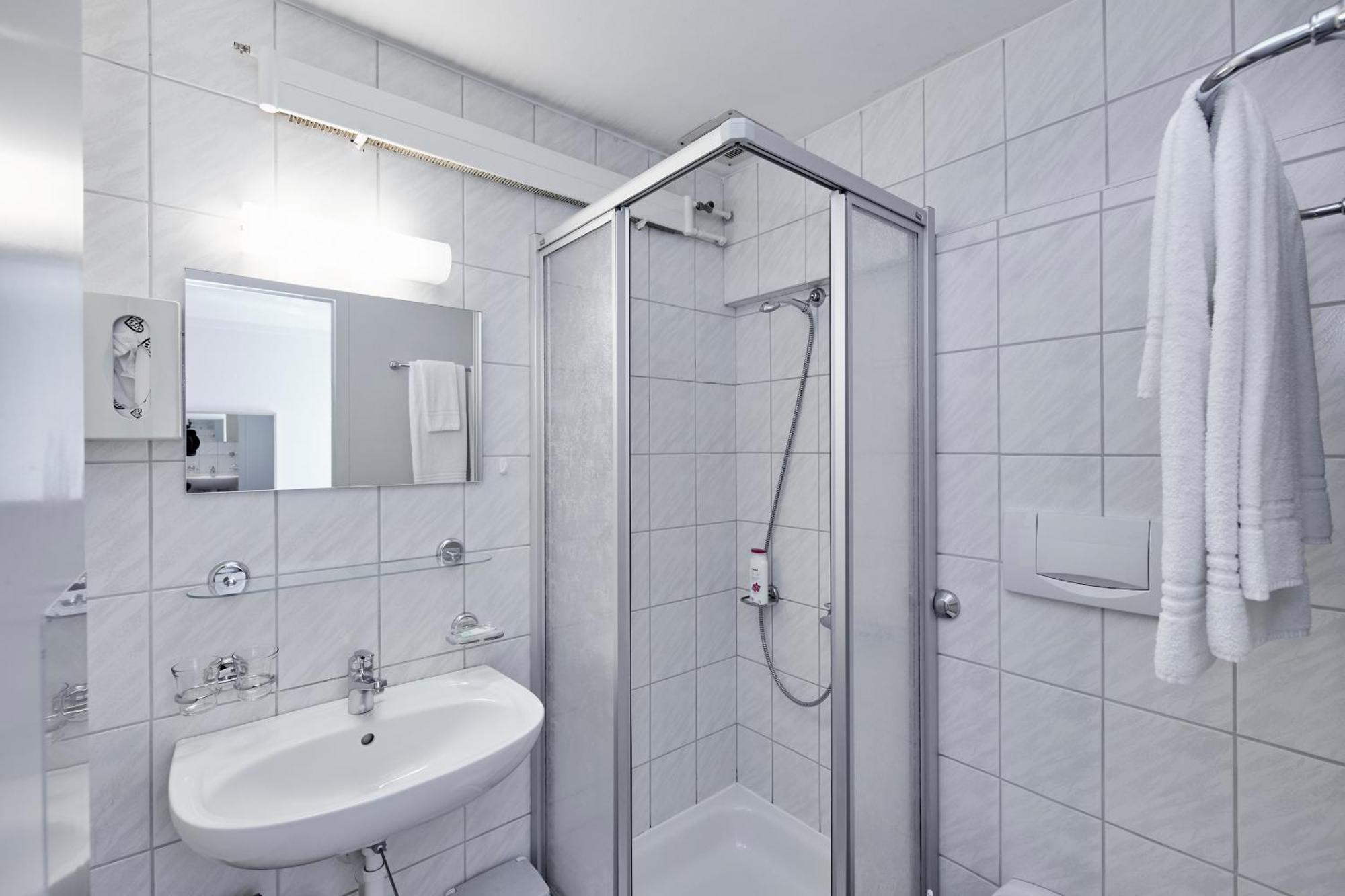 Hotel Rotes Haus Брюг Екстериор снимка