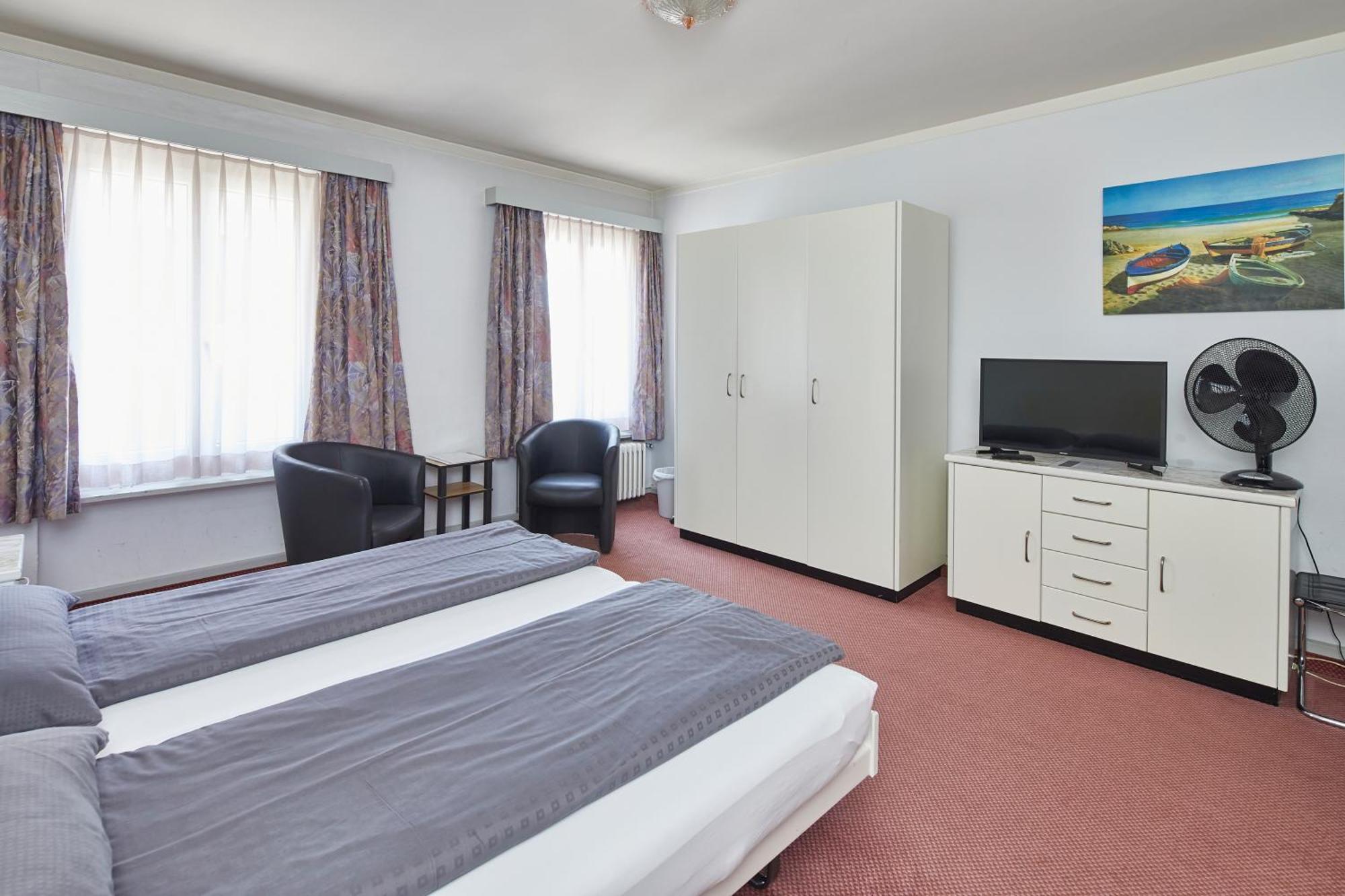 Hotel Rotes Haus Брюг Екстериор снимка