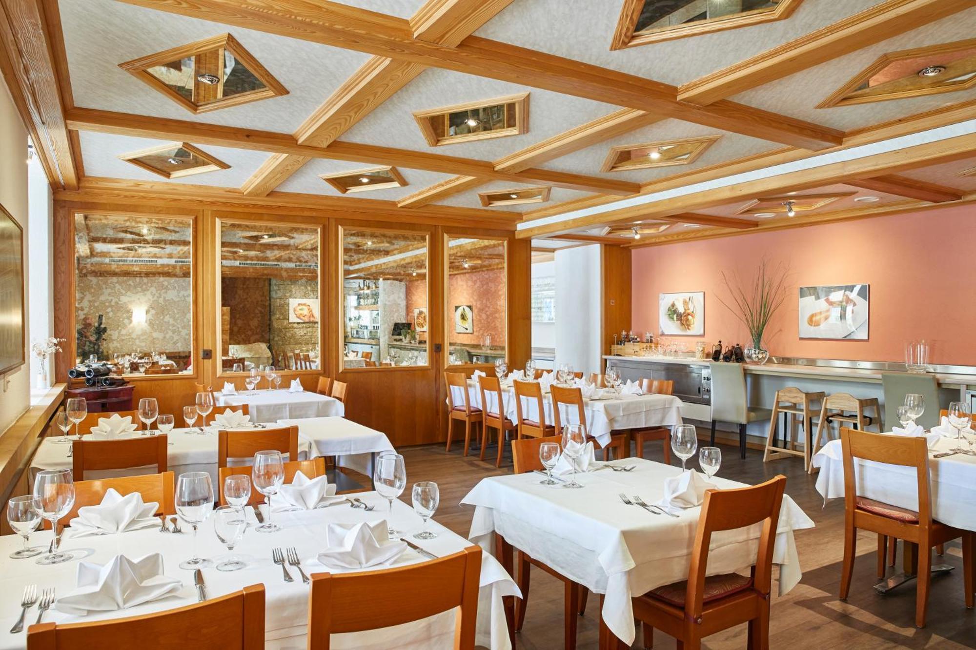 Hotel Rotes Haus Брюг Екстериор снимка