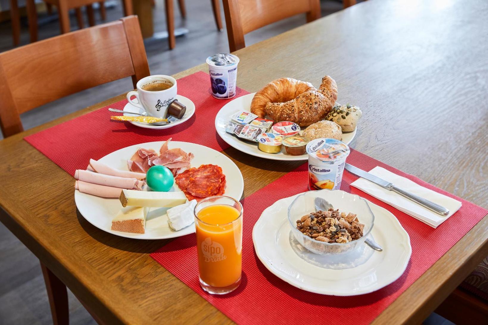 Hotel Rotes Haus Брюг Екстериор снимка